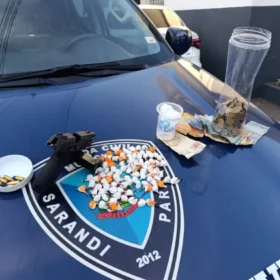 Denúncia anônima leva à apreensão de drogas e arma de fogo em Sarandi Foto 2 Fotos de Denúncia anônima leva à apreensão de drogas e arma de fogo em Sarandi