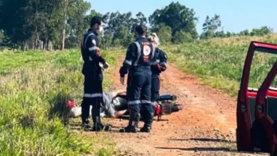 Fotos de Homem é encontrado morto ao lado de motocicleta na região