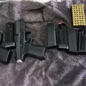 Homem é preso com duas pistolas após efetuar disparos em via pública em Sarandi Foto 1 Fotos de Homem é preso com duas pistolas após efetuar disparos em via pública em Sarandi