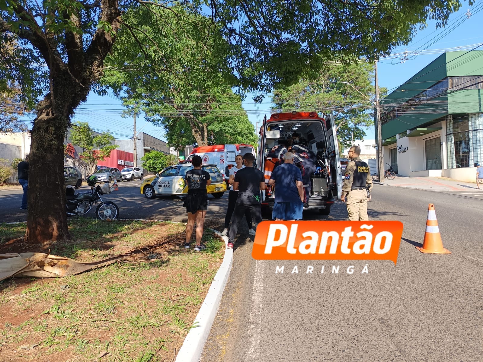 Idosa é arremessada ao ser atropelada por moto em Maringá Foto 3 Fotos de Idosa é arremessada ao ser atropelada por moto em Maringá