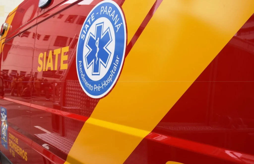 Motociclista é atingido por carro em cruzamento de Maringá; câmeras registraram o acidente Foto 1 Fotos de Motociclista é atingido por carro em cruzamento de Maringá; câmeras registraram o acidente