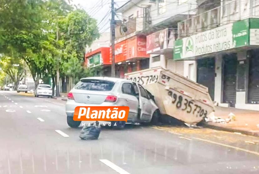 Fotos de Motorista abandona carro após bater em contêiner de entulho em Maringá