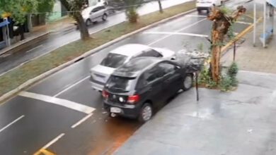 Fotos de Motorista bate em carro estacionado e foge em Maringá; vídeo