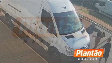 Fotos de Novas imagens de câmeras de segurança registram momento em que homem foi esfaqueado após briga de trânsito em Maringá