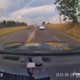 Perseguição termina com casal preso e quase 500 kg de maconha apreendidos em Maringá; vídeo Foto 3 Fotos de Perseguição termina com casal preso e quase 500 kg de maconha apreendidos em Maringá; vídeo