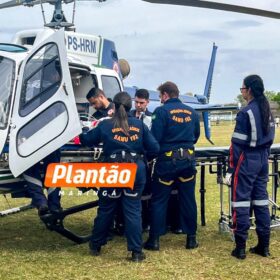 Trabalhador sofre descarga elétrica durante instalação de placas solares e é socorrido de helicóptero Foto 2 Fotos de Trabalhador sofre descarga elétrica durante instalação de placas solares e é socorrido de helicóptero