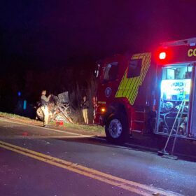 Tragédia na região: colisão frontal na rodovia deixa quatro mortos e quatro feridos graves Foto 1 Fotos de Tragédia na região: colisão frontal na rodovia deixa quatro mortos e quatro feridos graves