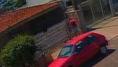 Fotos de Imagens flagraram suspeito deixando casa antes de incêndio que deixou homem gravemente ferido em Maringá