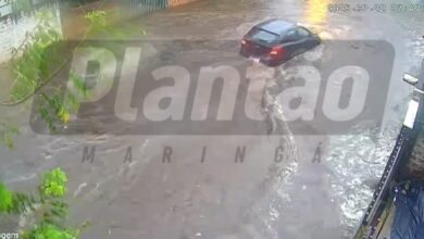Fotos de Carro é arrastado pela correnteza durante alagamento no Parque Alvamar, em Sarandi