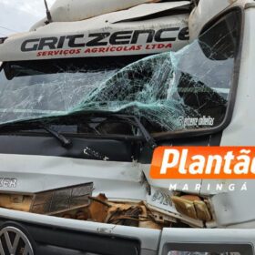Acidente entre três caminhões deixa motorista preso as ferragens na PR-317, em Maringá Foto 2 Fotos de Acidente entre três caminhões deixa motorista preso as ferragens na PR-317, em Maringá