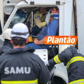 Acidente entre três caminhões deixa motorista preso as ferragens na PR-317, em Maringá Foto 6 Fotos de Acidente entre três caminhões deixa motorista preso as ferragens na PR-317, em Maringá