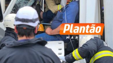 Fotos de Acidente entre três caminhões deixa motorista preso as ferragens na PR-317, em Maringá