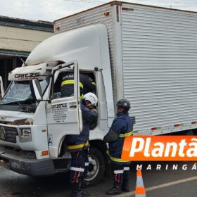 Acidente entre três caminhões deixa motorista preso as ferragens na PR-317, em Maringá Foto 7 Fotos de Acidente entre três caminhões deixa motorista preso as ferragens na PR-317, em Maringá