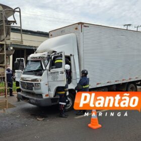 Acidente entre três caminhões deixa motorista preso as ferragens na PR-317, em Maringá Foto 8 Fotos de Acidente entre três caminhões deixa motorista preso as ferragens na PR-317, em Maringá