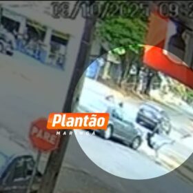 Câmera de segurança registra grave acidente entre carro e moto em Maringá Foto 1 Fotos de Câmera de segurança registra grave acidente entre carro e moto em Maringá