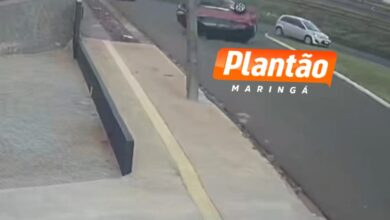Fotos de Câmera flagra capotamento após colisão em Maringá