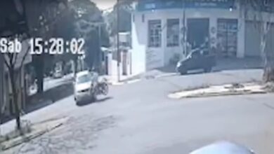 Fotos de Câmera flagra colisão entre moto e carro na Zona 2 em Maringá