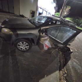 Câmera registra colisão de caminhonete em veículo estacionado em Maringá Foto 1 Fotos de Câmera registra colisão de caminhonete em veículo estacionado em Maringá