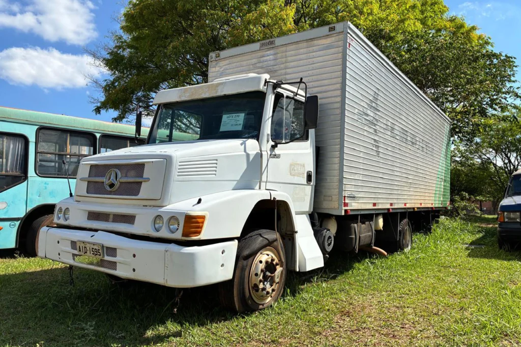 Carro a partir de R$ 1,2 mil: Paraná abre as inscrições para leilão de 302 veículos; há lotes em Maringá e Paiçandu Foto 2 Fotos de Carro a partir de R$ 1,2 mil: Paraná abre as inscrições para leilão de 302 veículos; há lotes em Maringá e Paiçandu