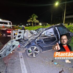 Imagens impressionantes mostram motorista morrendo após grave acidente na BR-376, em Sarandi Foto 5 Fotos de Imagens impressionantes mostram motorista morrendo após grave acidente na BR-376, em Sarandi