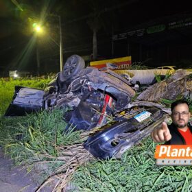 Imagens impressionantes mostram motorista morrendo após grave acidente na BR-376, em Sarandi Foto 7 Fotos de Imagens impressionantes mostram motorista morrendo após grave acidente na BR-376, em Sarandi