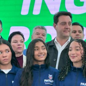 Delegado Jacovós participa de anúncio de novos investimentos na Educação do Paraná Foto 12 Fotos de Delegado Jacovós participa de anúncio de novos investimentos na Educação do Paraná