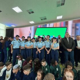 Delegado Jacovós participa de anúncio de novos investimentos na Educação do Paraná Foto 8 Fotos de Delegado Jacovós participa de anúncio de novos investimentos na Educação do Paraná