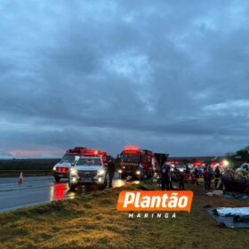 Fotos de Duas pessoas morrem e seis ficam feridas em grave acidente na PR-317, entre Maringá e Campo Mourão