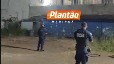 Fotos de Dupla é presa ao tentar arremessar celulares para dentro da cadeia de Sarandi
