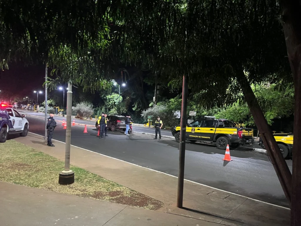 Fotos de Fiscalização conjunta em Maringá resulta em multas e remoção de veículos; veja detalhes