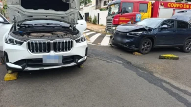 Fotos de Gestante de 31 semanas é encaminhada ao hospital após acidente envolvendo BMW em Maringá; vídeo