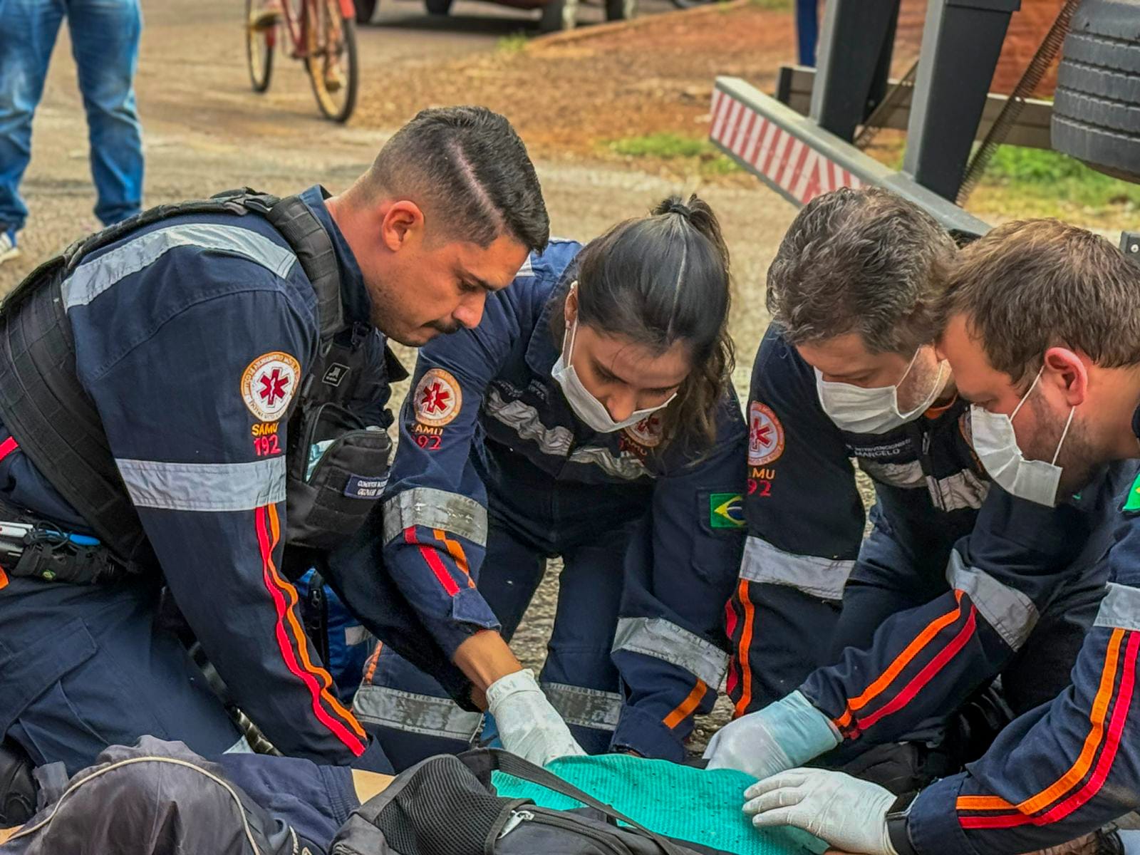 Homem fica gravemente ferido após ser atropelado por caminhão no centro de Paiçandu Foto 2 Fotos de Homem fica gravemente ferido após ser atropelado por caminhão no centro de Paiçandu