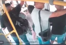 Fotos de Imagens mostram suspeitos furtando cartão bancário dentro de ônibus em Maringá