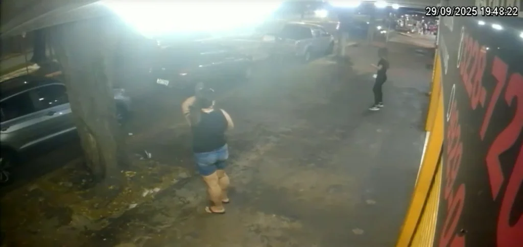 Motociclista é atingido por carro e arremessado em Maringá; vídeo Foto 1 Fotos de Motociclista é atingido por carro e arremessado em Maringá; vídeo