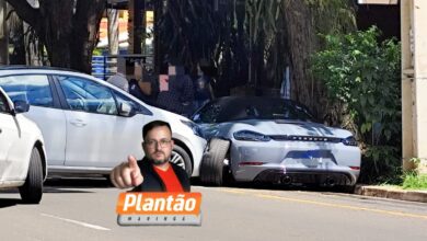 Fotos de Motorista de perde o controle e bate em Porsche estacionado na Avenida São Paulo, em Maringá