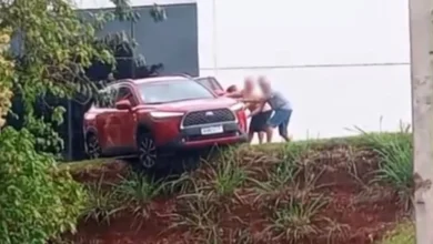 Fotos de Motorista passa mal e carro quase cai de barranco em shopping de Maringá