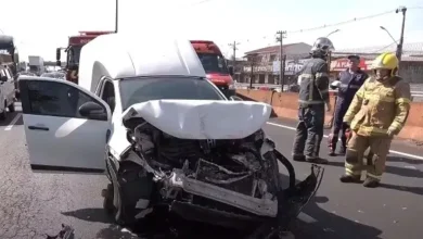 Fotos de Mulher fica ferida em acidente com três veículos na BR-376, em Sarandi