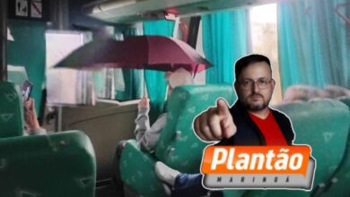 Fotos de Pacientes de Maringá usam guarda-chuva dentro de ônibus da Saúde durante viagem para tratamento