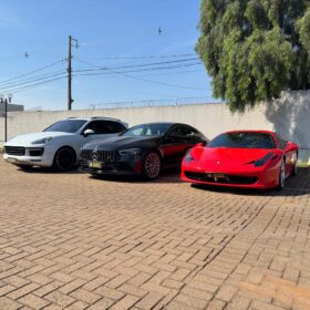 PF deflagra nova fase da Operação Mafiusi e mira núcleo financeiro de organização criminosa; Em um dos alvos em Maringá, uma Ferrari, uma Porsche e uma Mercedes foram apreendidas Foto 1 Fotos de PF deflagra nova fase da Operação Mafiusi e mira núcleo financeiro de organização criminosa; Em um dos alvos em Maringá, uma Ferrari, uma Porsche e uma Mercedes foram apreendidas