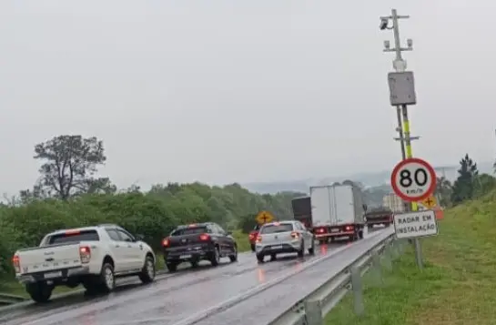 12 novos radares começam a aplicar multa em rodovias do Paraná; veja onde Foto 1 Fotos de 12 novos radares começam a aplicar multa em rodovias do Paraná; veja onde