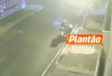 Fotos de Vídeo flagra motociclista abandonando mala que mobilizou equipes de segurança em Sarandi