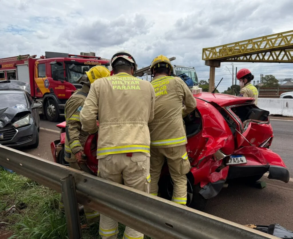 Colisão violenta entre Paiçandu e Maringá deixa duas motoristas feridas Foto 1 Fotos de Colisão violenta entre Paiçandu e Maringá deixa duas motoristas feridas