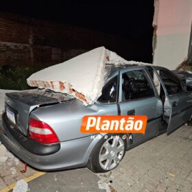 Fotos de Acidente violento registrado por câmera de segurança em Maringá; motorista que provocou batida fugiu do local