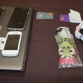 Advogada de Sarandi é presa suspeita de cobrar dinheiro para entregar celulares a presos Foto 2 Fotos de Advogada de Sarandi é presa suspeita de cobrar dinheiro para entregar celulares a presos