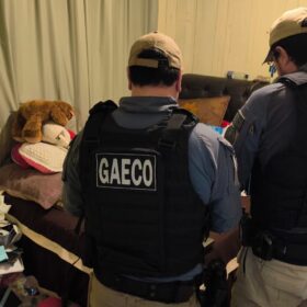 Advogada de Sarandi é presa suspeita de cobrar dinheiro para entregar celulares a presos Foto 4 Fotos de Advogada de Sarandi é presa suspeita de cobrar dinheiro para entregar celulares a presos