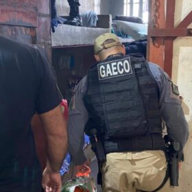 Advogada de Sarandi é presa suspeita de cobrar dinheiro para entregar celulares a presos Foto 7 Fotos de Advogada de Sarandi é presa suspeita de cobrar dinheiro para entregar celulares a presos