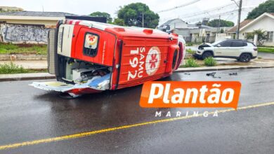 Fotos de Ambulância do Samu tomba após colisão em Maringá; grávida fica ferida