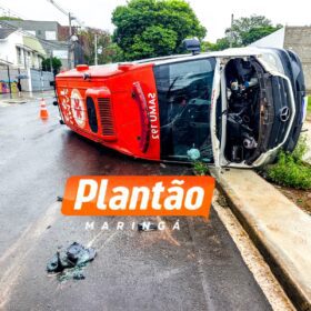 Ambulância do Samu tomba após colisão em Maringá; grávida fica ferida Foto 1 Fotos de Ambulância do Samu tomba após colisão em Maringá; grávida fica ferida