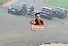 Fotos de Câmera de segurança flagra colisão entre moto e carro na BR-376, em Mandaguaçu