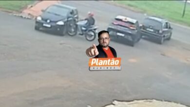 Fotos de Câmera de segurança flagra colisão entre moto e carro na BR-376, em Mandaguaçu